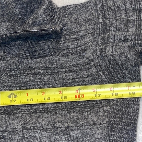 30-211006 Paka Gray Women's quarter zipper Sweater XXS EUC - Picture 4 of 10